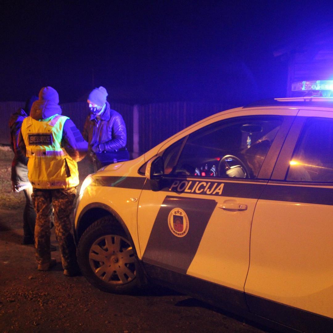 Взрыв машины: двое полицейских ранены во время ночной проверки | Latvijas  ziņas - Новости Латвии