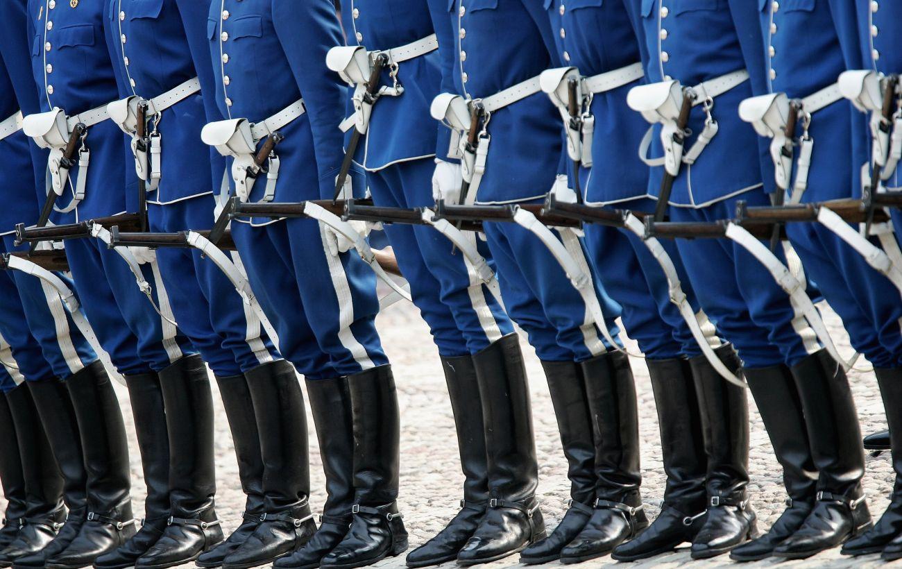 Швеция запретила. Sweden Royal Guard. Swedish Guard. Life Guards (Sweden).