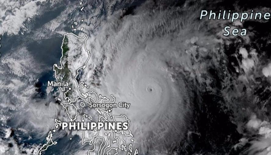 Рассвирепевший тайфун гонит нашу. Тайфуны обрушиваются на побережья островов. Тайфун в Приморье сейчас со спутника в реальном времени. 50 Летний шторм в Австралии. Шторм на Лджи на Филиппинах на карте.